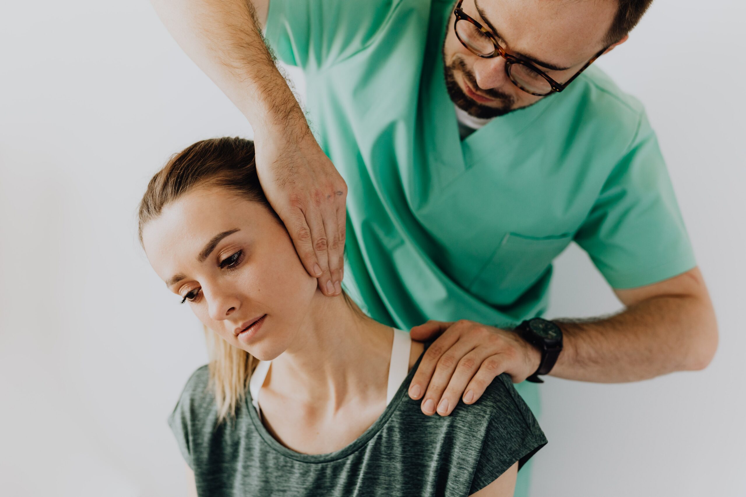 Manuelle Lymphdrainage zur Förderung des Lymphflusses und zur Reduzierung von Schwellungen.